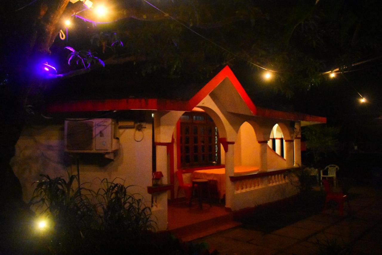Mitra Hostel Vagator Exterior foto